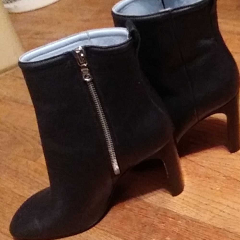 Boots/shoes - Picture 2 of 3